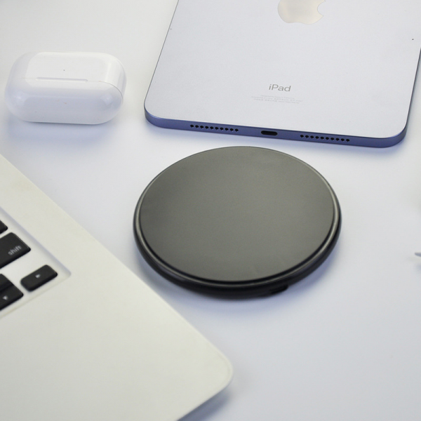 Round 15W Wireless Charger for iPhone Samsung - Image 5